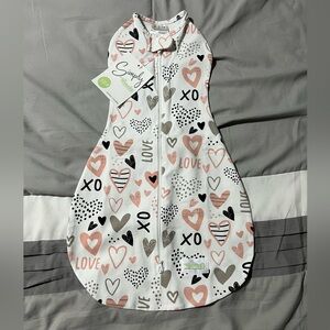 *NWT* Kids Heart Print Woombie Swaddle 5-13 pounds